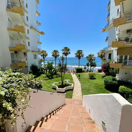 Overlooking The Апартаменти Марбелья